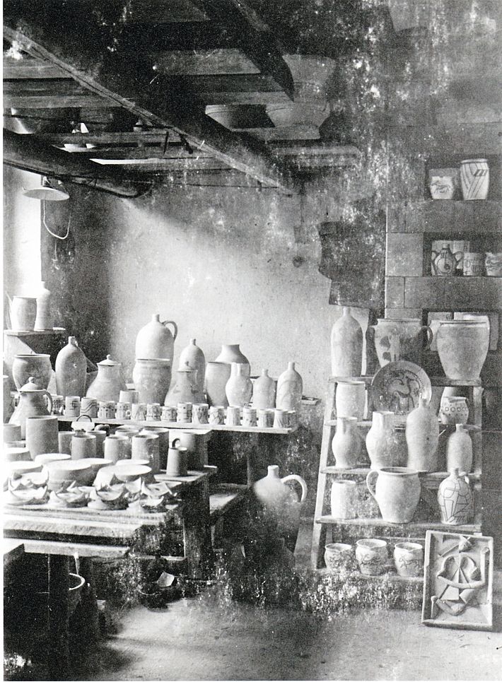 View into Max Krehan's ceramics workshop in Dornburg, photo: unknown, around 1923.