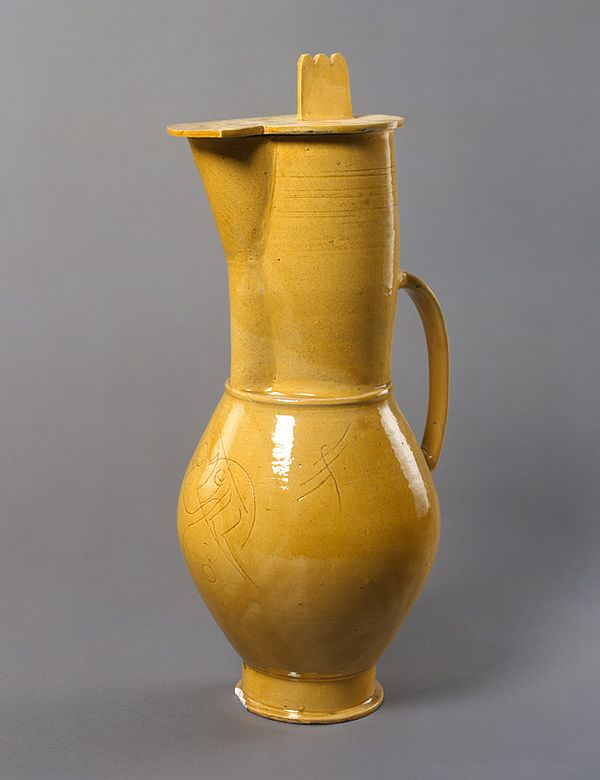 Tall lidded pot with scored decoration, High-fired stoneware, freely turned and mounted, yellow transparent glaze, author: Otto Lindig, 1922.