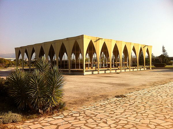 Tripoli, Messegelände, Theater (errichtet 1963-1975 nach den Plänen von Oscar Niemeyer)
