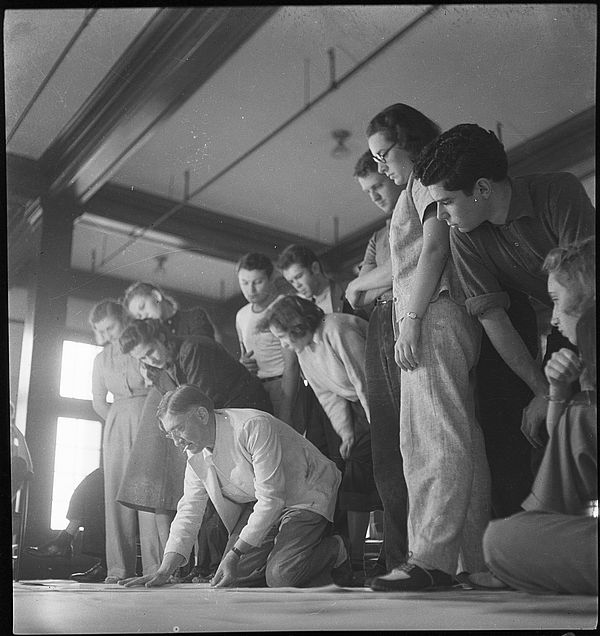 Josef Albers unterrichtet am Black Mountain College, um 1940.
