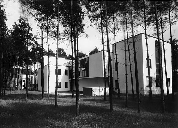 Masters' Houses, semi-detached house Kandinsky-Klee from north-west, architecture: Walter Gropius / photo: Lucia Moholy, 1926.