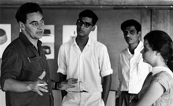 Hans Gugelot with students at NID, 1965