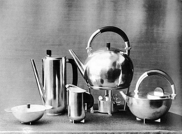 Coffee and Tea Set, author: Marianne Brandt, 1924 / photo: Lucia Moholy